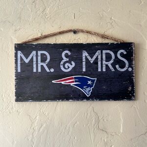 Mr and Mrs Patriot sign